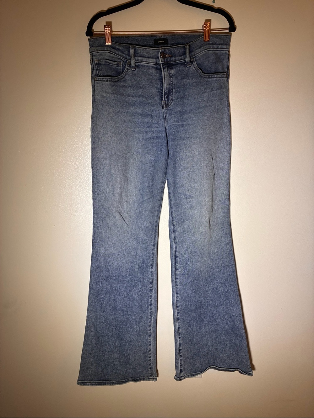 Express 70s Flare Jeans Mid Rise Hyper Stretch Light Wash Raw Hem Size 8R - Picture 9 of 12